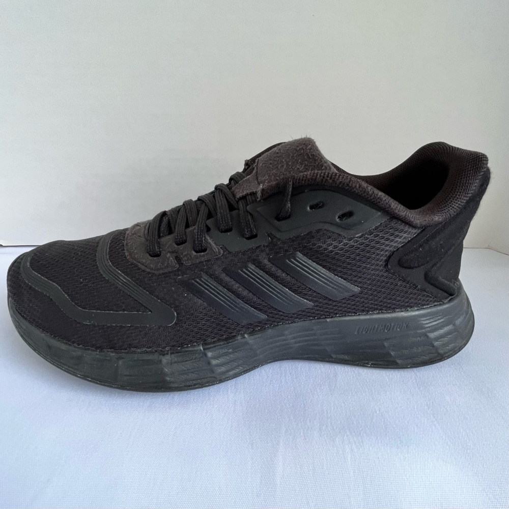 Addidas Lightmotion Girl’s All Black Athletic Tennis Shoes Sneakers Size 5